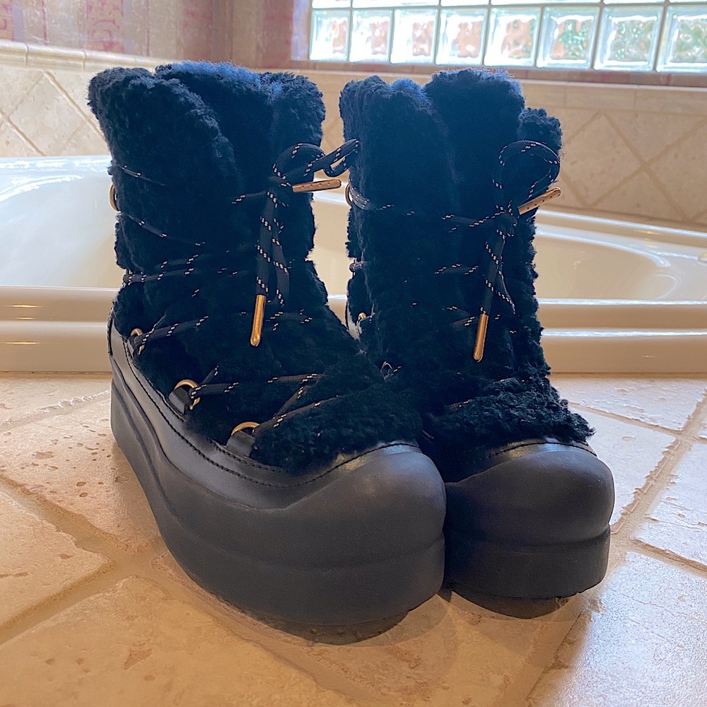Designer* Tory Burch platform shearling winter boots! Like new!